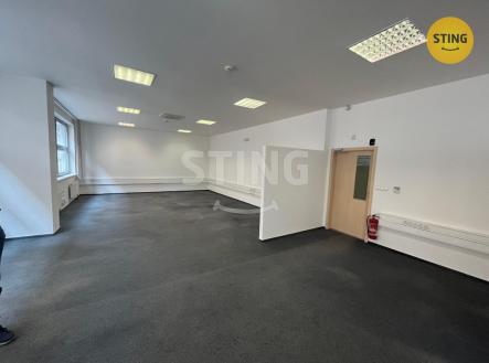 Pronájem kanceláře, 244 m²