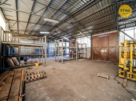 Pronájem skladovací prostor, 200 m²