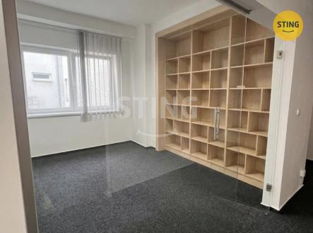 Pronájem kanceláře, 180 m²