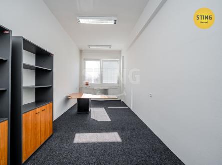 Pronájem kanceláře, 1 500 m²