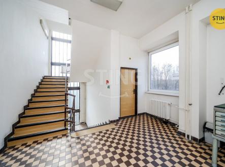 Pronájem kanceláře, 1 500 m²