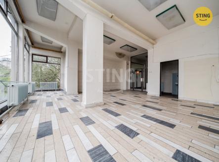 Prodej komerčního objektu, obchodní centrum, 1 300 m²