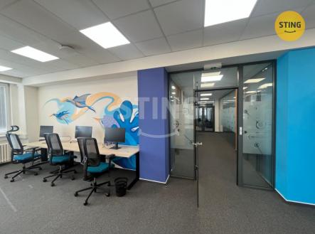 Pronájem kanceláře, 323 m²