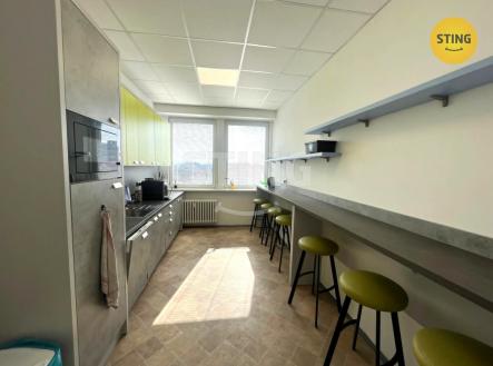 Pronájem kanceláře, 323 m²