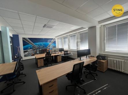 Pronájem kanceláře, 323 m²