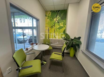 Pronájem kanceláře, 323 m²