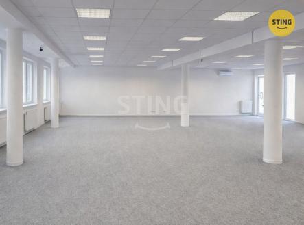 Pronájem kanceláře, 200 m²