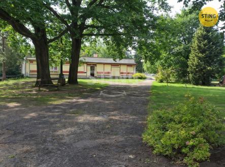 Prodej komerčního objektu, nákupní středisko, 438 m²