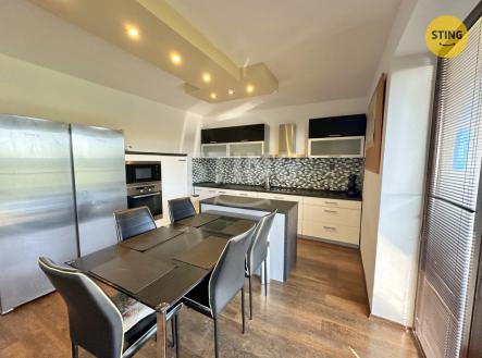 Pronájem domu/vily, 230 m²