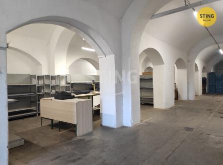 Pronájem skladu, 350 m²