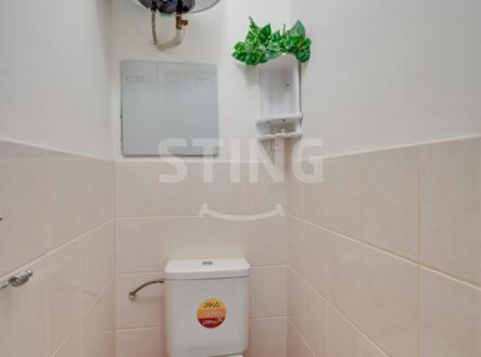hdr wc.JPG