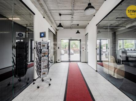 Pronájem komerčního objektu, administrativní budova, 800 m²