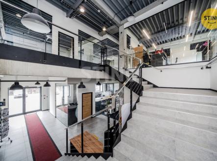 Pronájem komerčního objektu, administrativní budova, 800 m²