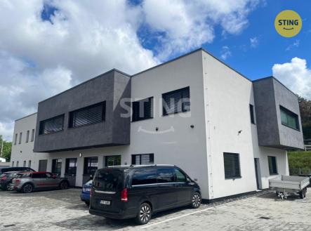 Pronájem komerčního objektu, administrativní budova, 800 m²