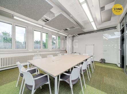 Pronájem kanceláře, 1 152 m²