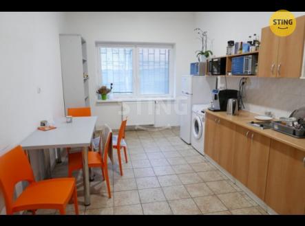 Pronájem skladu, 680 m²