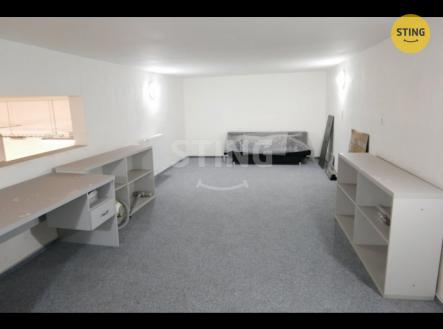 Pronájem skladu, 680 m²