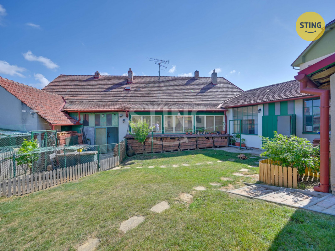 hdr dům a zahrada.JPG