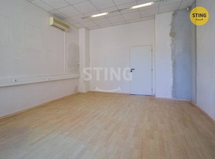 Pronájem kanceláře, 150 m²