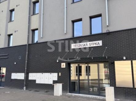 Pronájem komerčního objektu, obchodní centrum, 84 m²