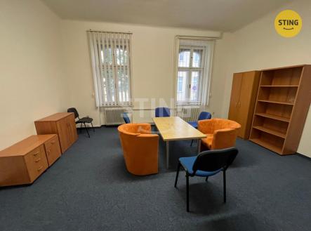 Pronájem kanceláře, 90 m²