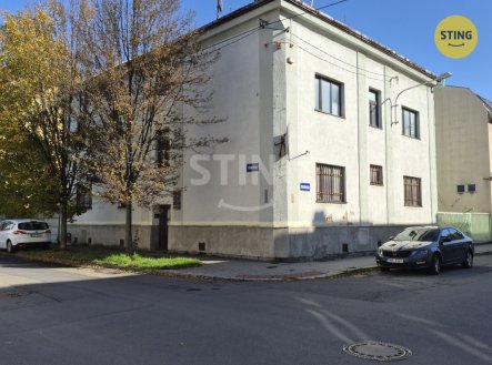 Prodej komerčního objektu, administrativní budova, 450 m²