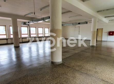 Pronájem obchodní prostory, 212 m²