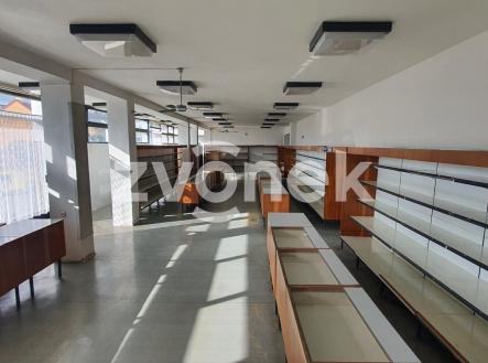 Pronájem obchodní prostory, 320 m²