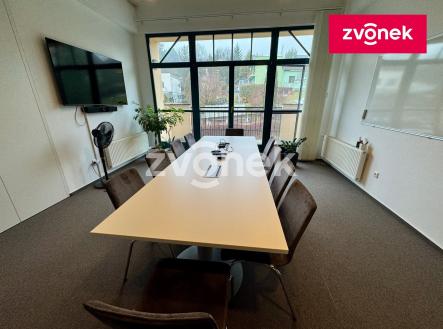 Pronájem kanceláře, 460 m²