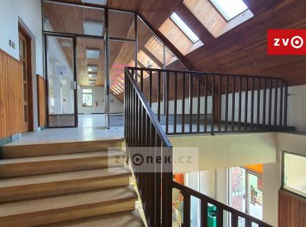 Pronájem obchodní prostor, 442 m²