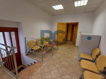 Pronájem komerčního objektu, jiný, 70 m²