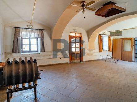 Prodej obchodní prostor, 140 m²