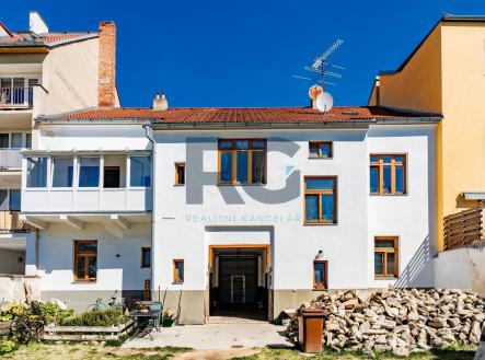 Prodej nájemního domu, 568 m²