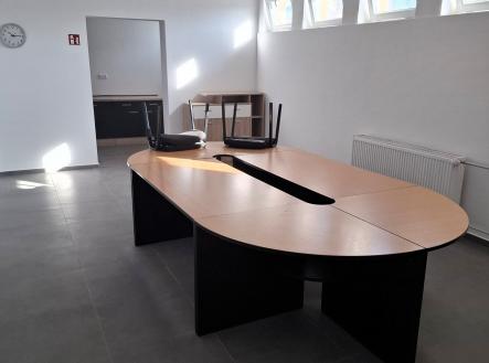 Pronájem komerčního objektu, sklad, 2 200 m²