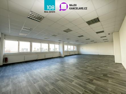 Pronájem kanceláře, 1 795 m²