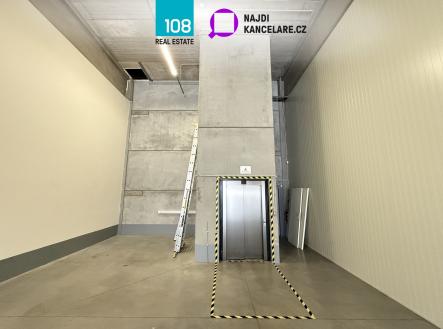 Pronájem kanceláře, 1 795 m²