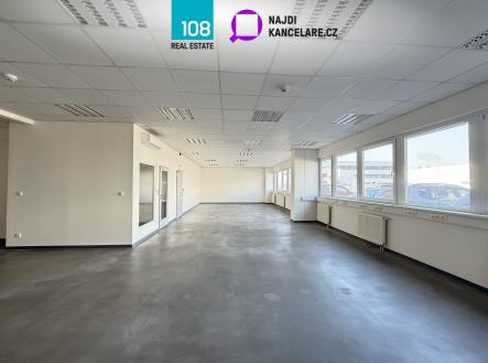 Pronájem kanceláře, 1 310 m²