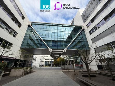 Pronájem kanceláře, 1 000 m²