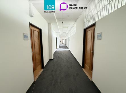 Pronájem kanceláře, 240 m²