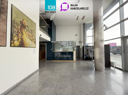 Pronájem kanceláře, 674 m²