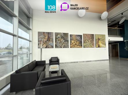 Pronájem kanceláře, 674 m²
