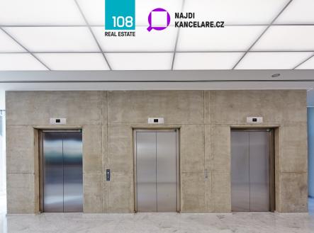 Pronájem kanceláře, 557 m²