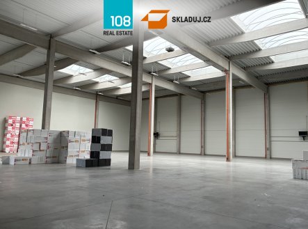 Pronájem komerčního objektu, sklad, 1 900 m²