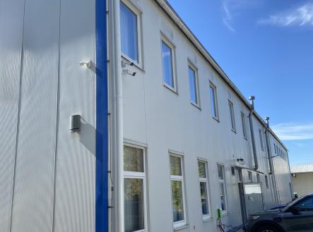 Pronájem komerčního objektu, sklad, 1 300 m²