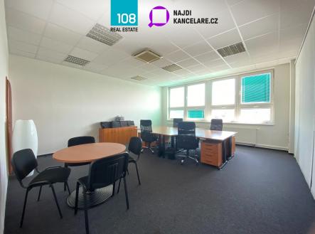 Pronájem kanceláře, 5 500 m²