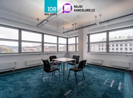 Pronájem kanceláře, 1 100 m²