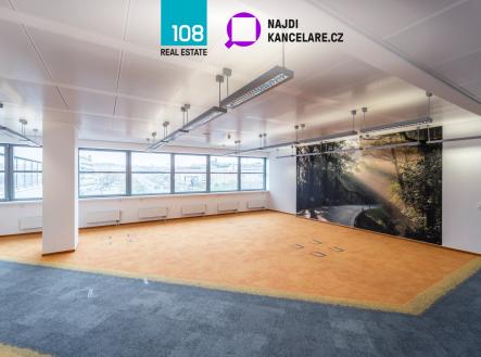 Pronájem kanceláře, 574 m²