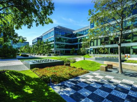 Pronájem kanceláře, 1 057 m²