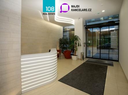 Pronájem kanceláře, 1 811 m²
