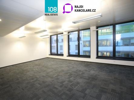 Pronájem kanceláře, 1 811 m²